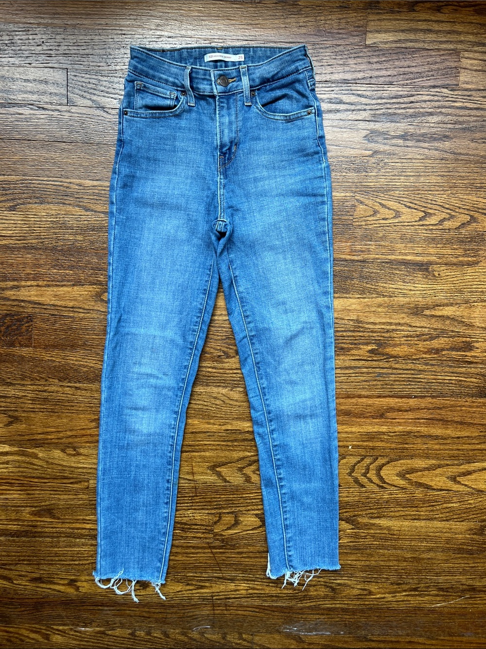 Levi's High-Rise Skinny Jeans in Medium Blue Wash
